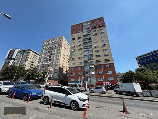 Bostancı Metroya Yakın Güvenlikli Binada Satılık Daire 2+1