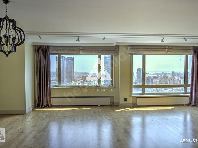 Levent Metrocityde Boğaz Manzaralı 4.5+1 Satılık Daire