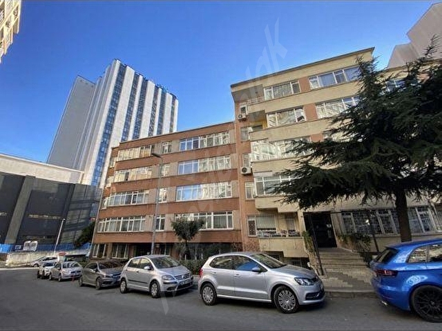 GAYRETTEPE MERKEZİ KONUMDAKİRACISIZ 4+1 ARAKAT DAİRE - Görsel 4