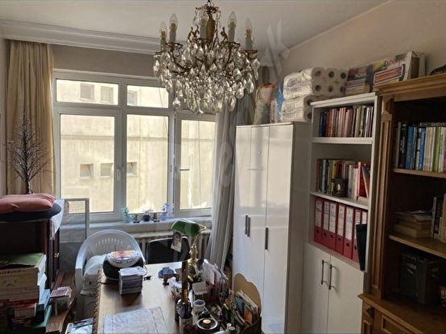 GAYRETTEPE MERKEZİ KONUMDAKİRACISIZ 4+1 ARAKAT DAİRE - Görsel 6