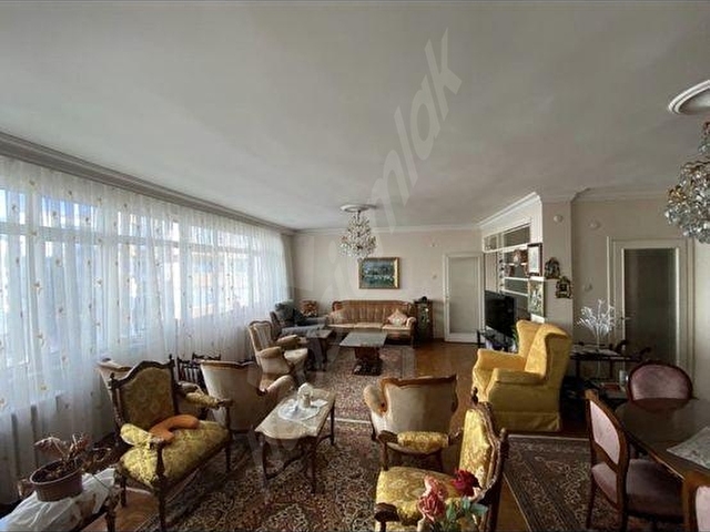 GAYRETTEPE MERKEZİ KONUMDAKİRACISIZ 4+1 ARAKAT DAİRE - Görsel 8