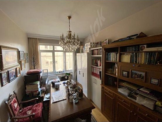 GAYRETTEPE MERKEZİ KONUMDAKİRACISIZ 4+1 ARAKAT DAİRE - Görsel 13