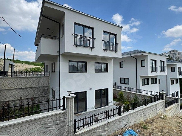 SIFIR TRİBLEKS VİLLA****MODER MİMARİ GENİŞ BALKON BAHÇELİ CAZİP SİTE İÇİ - Görsel 12