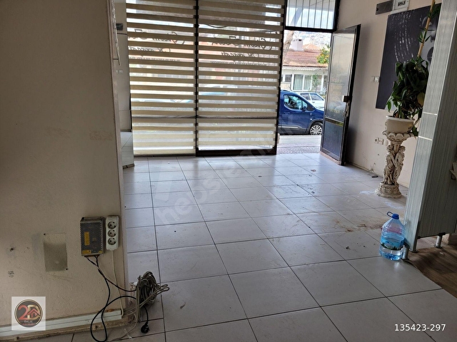 Bayraklı merkezde Central Hospital yanı 37 M2 kiralık dükkan - Görsel 8