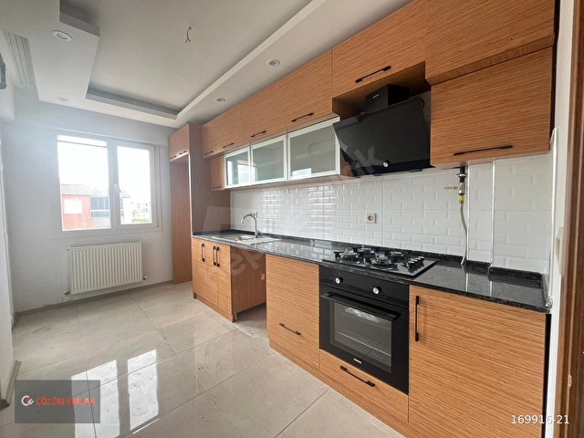 ÇÖZÜM EMLAKTAN MURADİYE SİTE İÇİNDE 2+1 K.MUTFAK KİRALIK DAİRE - Görsel 3