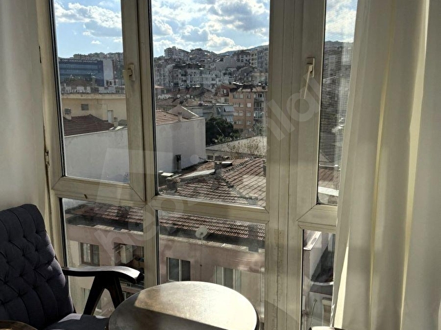 ÜÇKUYULAR İNÖNÜ CADDESİNDE MERKEZİ YERDE EŞYALI - Görsel 11