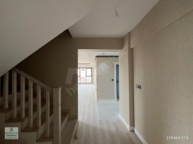 ALAÇATIDAN İLKER CADDESİNDE TERASLI MODERN FIRSAT 3+1 DUBLEKS - Görsel 14