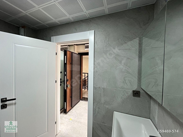 ALAÇATIDAN İLKER CADDESİNDE TERASLI MODERN FIRSAT 3+1 DUBLEKS - Görsel 17