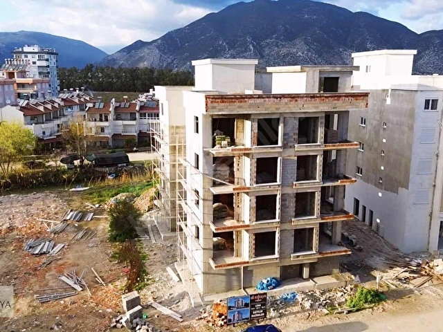 KUM MAHALLESİNDE DENİZE 300 M SATILIK LÜKS 1+1 DAİRE - Görsel 24