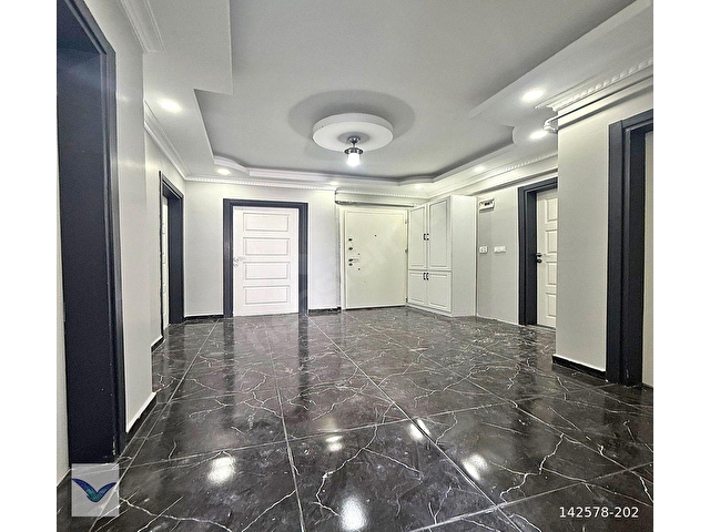 BEYLİKDÜZÜNDE MERKEZİ KONUMDA 4+2 DUBLEKS SATILIK DAİRE