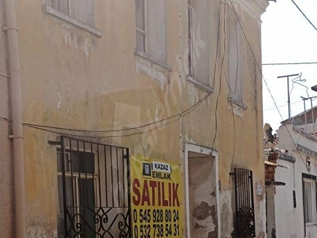 Ayvalık Macaronda 2 katlı 40m2 bahçeli 80m2 Rum evi oturulur vaziyette - Görsel 2
