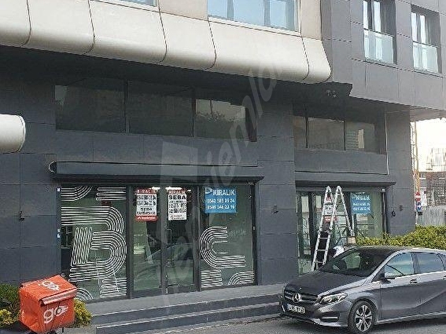ÇAĞLAYAN E-5E CEPHE ÖNÜNDEN 100LERCE ARAÇ GEÇEN OTOBANA PARALEL, KİRALIK 300M2 PLAZA GİRİŞİ MAĞAZA