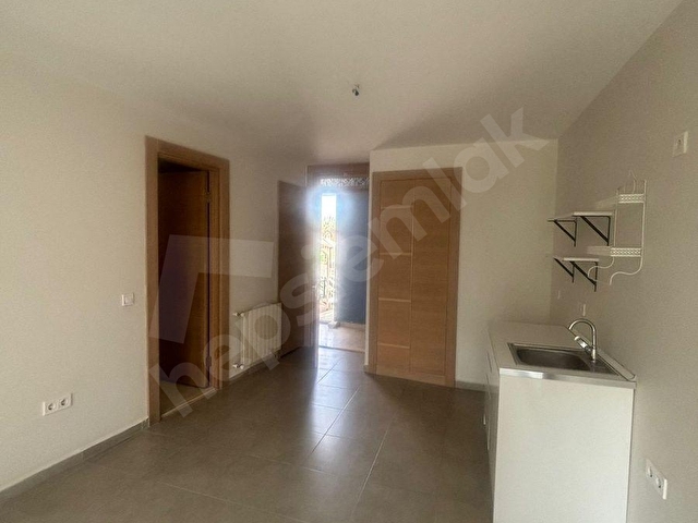 AKTİFLERden Urla Merkezde Yeni Binada 1+1-60 m2 Mutfak ve Banyosu Olan Ofis Katı Kullanıma Hazır - Görsel 11