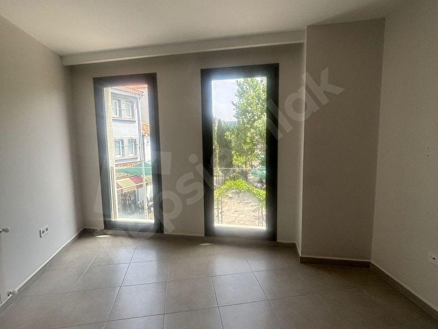 AKTİFLERden Urla Merkezde Yeni Binada 1+1-60 m2 Mutfak ve Banyosu Olan Ofis Katı Kullanıma Hazır - Görsel 3