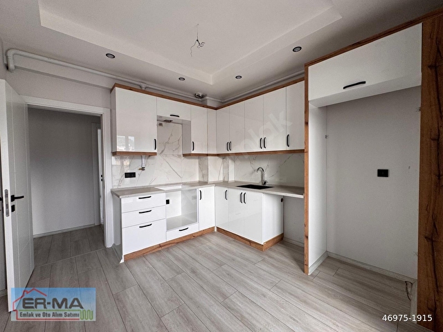 SALİHLİ KURTULUŞTA SATILIK ÖZEL OTOPARKLI-DOĞALGAZLI 3+1 DAİRE