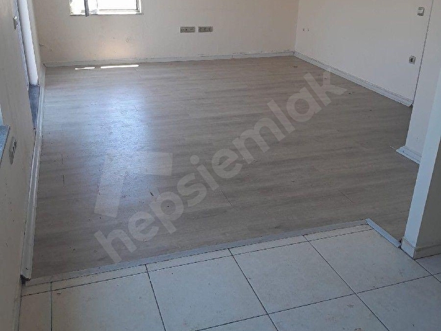 GÜLLÜK CAD UZERİNDE İŞ MERKEZİNDE KIRALIK 1+1 KEYIFLI CATI KATI TERASLI  OFIS - Görsel 9