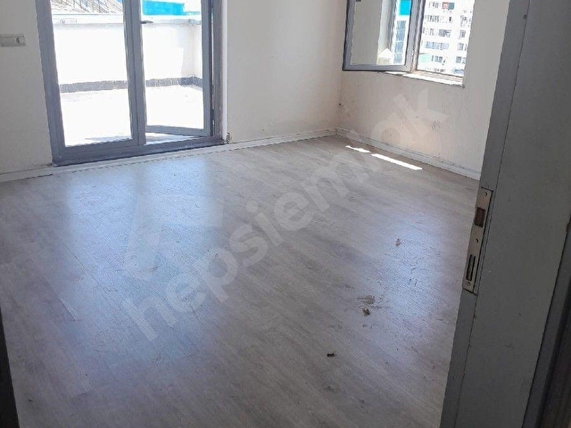 GÜLLÜK CAD UZERİNDE İŞ MERKEZİNDE KIRALIK 1+1 KEYIFLI CATI KATI TERASLI  OFIS - Görsel 12