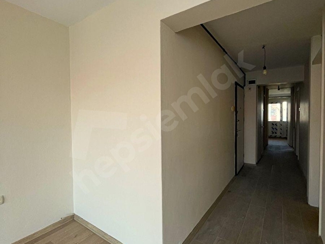 Deniz Manzaralı, Sahile Yakın, Yeni Tadilatlı, Kapalı Mutfaklı, Çift Balkonlu Geniş 2+1 Daire - Görsel 18