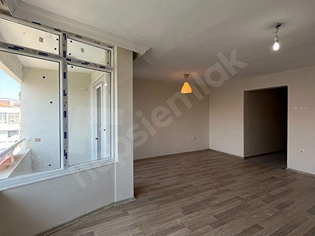 Deniz Manzaralı, Sahile Yakın, Yeni Tadilatlı, Kapalı Mutfaklı, Çift Balkonlu Geniş 2+1 Daire - Görsel 10