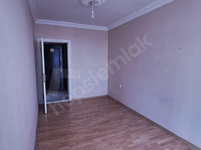 YENİMAHALLEDE SATILIK 2+1 GİRİŞ - Görsel 3