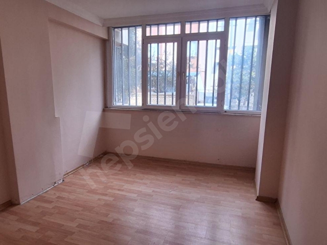 YENİMAHALLEDE SATILIK 2+1 GİRİŞ