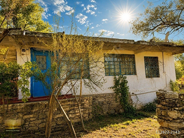 Bodrum Yakını Söğütçükte Satılık Köy Evi + 1 Dönüm İmarlı Arsa