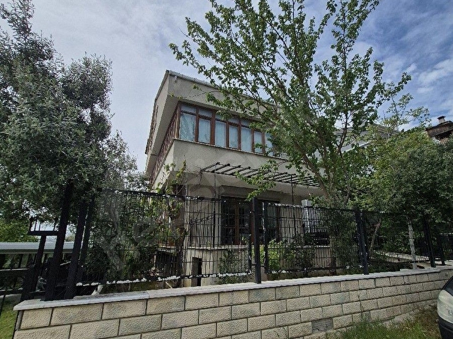 SİLİVRİ SEMİZKUMLARDA SATILIK 14YILLIK 4KATLI VİLLA 9.900.000TL ÖNEREMLAK