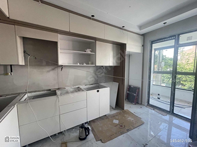 ÖZGÜNDEN KUMLUBEL MAHALLESİ CADDE ÜSTÜ 3+1 DAİRE