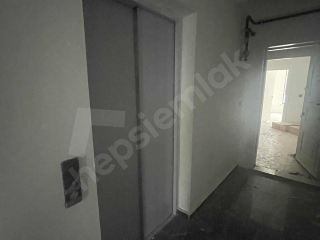 ÖZGÜNDEN KUMLUBEL MAHALLESİ CADDE ÜSTÜ 3+1 DAİRE - Görsel 27