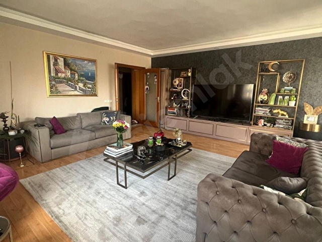 Front to MEF school, well furnished 3+1 Ulus Vadi - Görsel 2