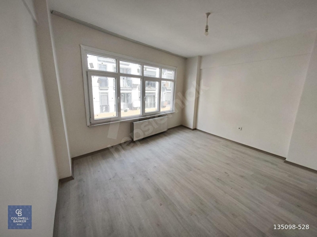 KADIKÖY MERKEZİ KONUMDA KİRALIK 1+1 DAİRE