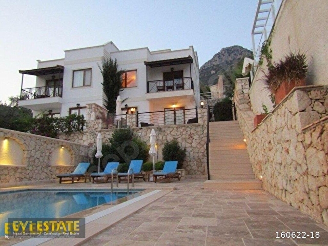 Kalkan kızıltaş mevkinde satılık özel havuzlu 3 odalı Villa