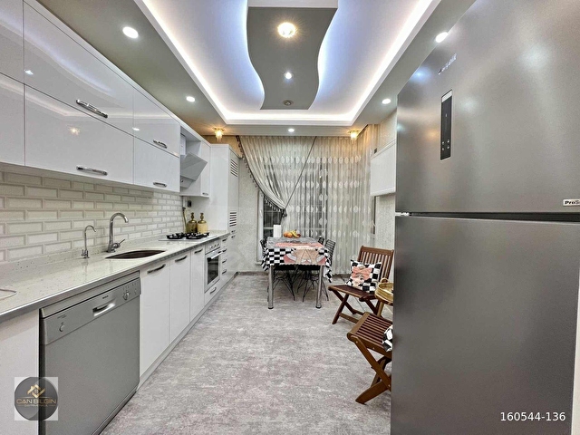 MERKEZİ KONUMDA MASRAFSIZ LÜKS DİZAYN EDİLMİŞ 3+1 DAİRE