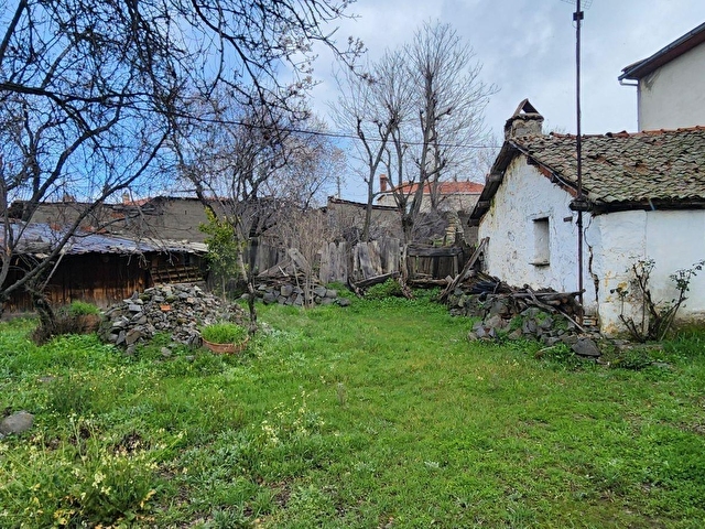 İzmir Bergama Kozak Aşağıbey Köyünde Satılık Köy Evi ve Arsa - Görsel 13