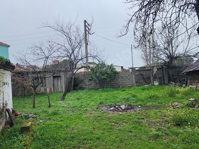 İzmir Bergama Kozak Aşağıbey Köyünde Satılık Köy Evi ve Arsa - Görsel 2