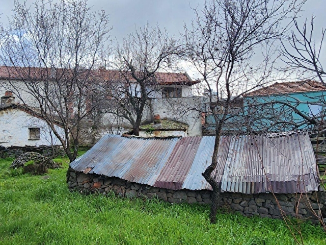 İzmir Bergama Kozak Aşağıbey Köyünde Satılık Köy Evi ve Arsa - Görsel 30