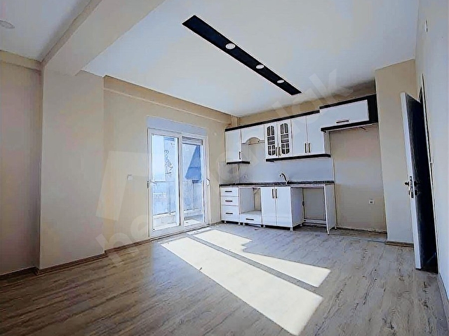 YENIKOY KIRKGOZDE KIRALIK ARAKATTA ASANSORLU SIFIR 70m2 1+1 - Görsel 4