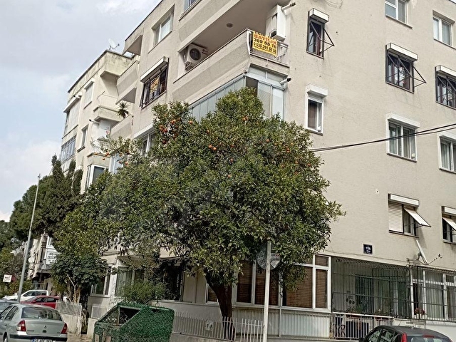 İzmir Karşıyaka Aksoyda z.üstü 3.kat köşe  aydınlık otoparklı 140 m2 3+1 satılık daire