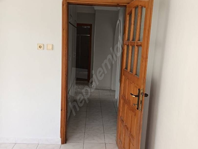 SAHİBİNDEN ASKER KIŞLASI KARŞISINDA KİRALIK DAİRE - Görsel 2