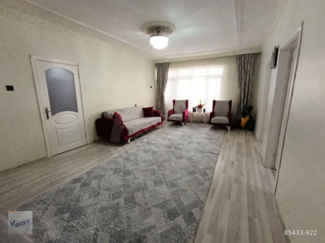 KUZEY EMLAKTAN DEMETGÜLDE 130 M2 GENİŞ YAPILI ASANSÖRLÜ 3+1