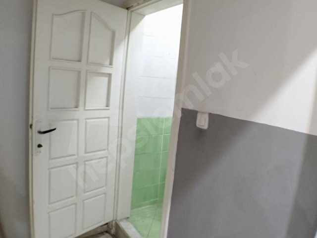 Acıbadem Metro Durağına 200 m WC ve Kapalı Mutfaklı 80 m2 4 m Vitrin Cepheli Satılık Dükkan - Görsel 15