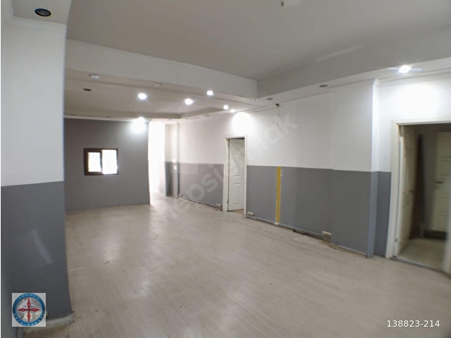 Acıbadem Metro Durağına 200 m WC ve Kapalı Mutfaklı 80 m2 4 m Vitrin Cepheli Satılık Dükkan - Görsel 4
