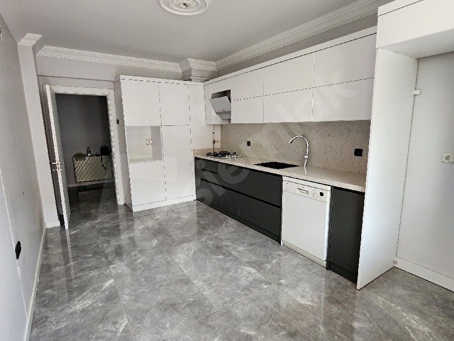 Merkezi konumda içi yapılı 3+1 sahibinden satılık daire - Görsel 12