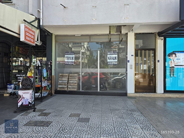 Marmaris Merkezde Ön Kullanım Alanlı Prestijli Konumda Dükkan