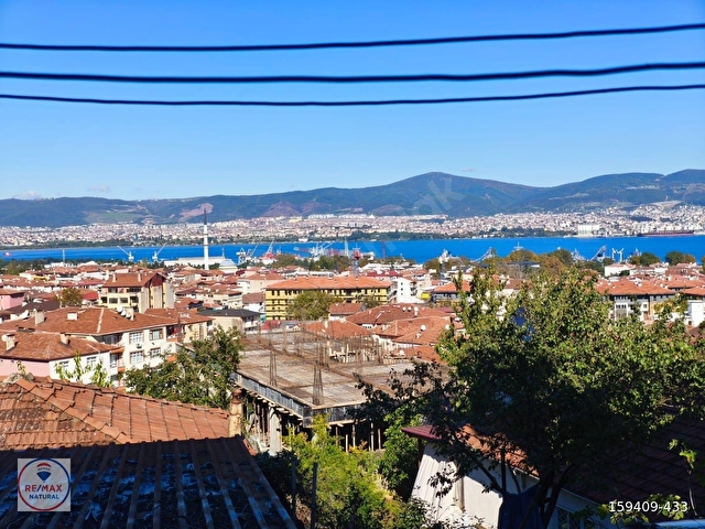 REMAX NATURALDEN ŞEHİTLER MAHALLESİNDE ÜÇ KATLI KOMPLE BİNA