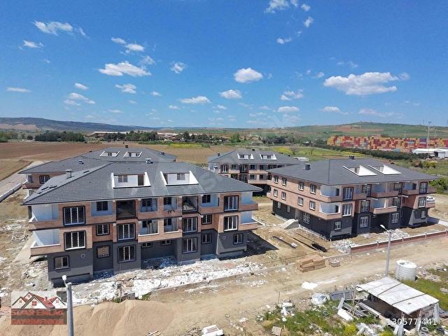 OVA KENT 2 SİTESİNDE HAVUZ MANZARALI BAHÇELİ 2+1 SATILIK DAİRE - Görsel 3