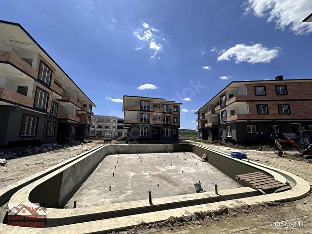 OVA KENT 2 SİTESİNDE HAVUZ MANZARALI BAHÇELİ 2+1 SATILIK DAİRE - Görsel 11