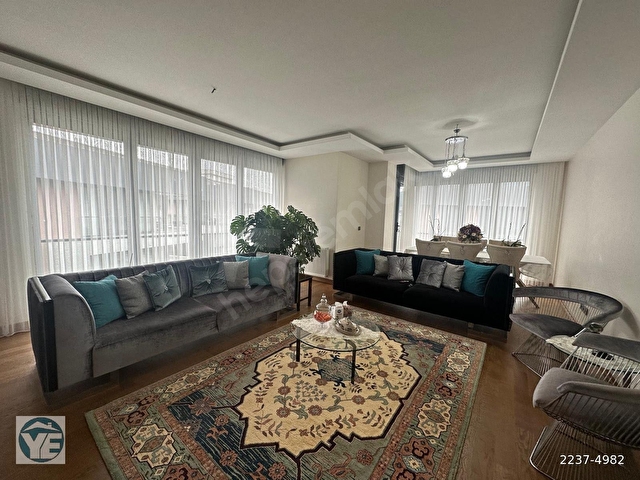 YEŞİLYURT EMLAKTAN 34149 SİTESİNDE 3+SALON 140m2 ARAKAT DAİRE