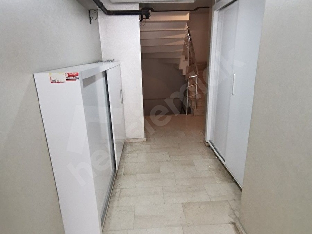 9 EYLÜL EMLAK ŞEMİKLER MERKEZDE ARA KAT BALKONLU 1+1 KİRALİK DAİRE - Görsel 3