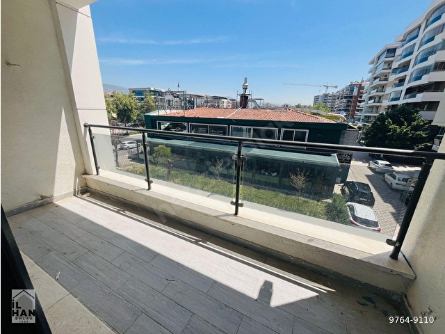 İlhandan Bayraklı Mansuroğlu Tokide Cadde Üzeri Otoparklı Asansörlü Daire - Görsel 3